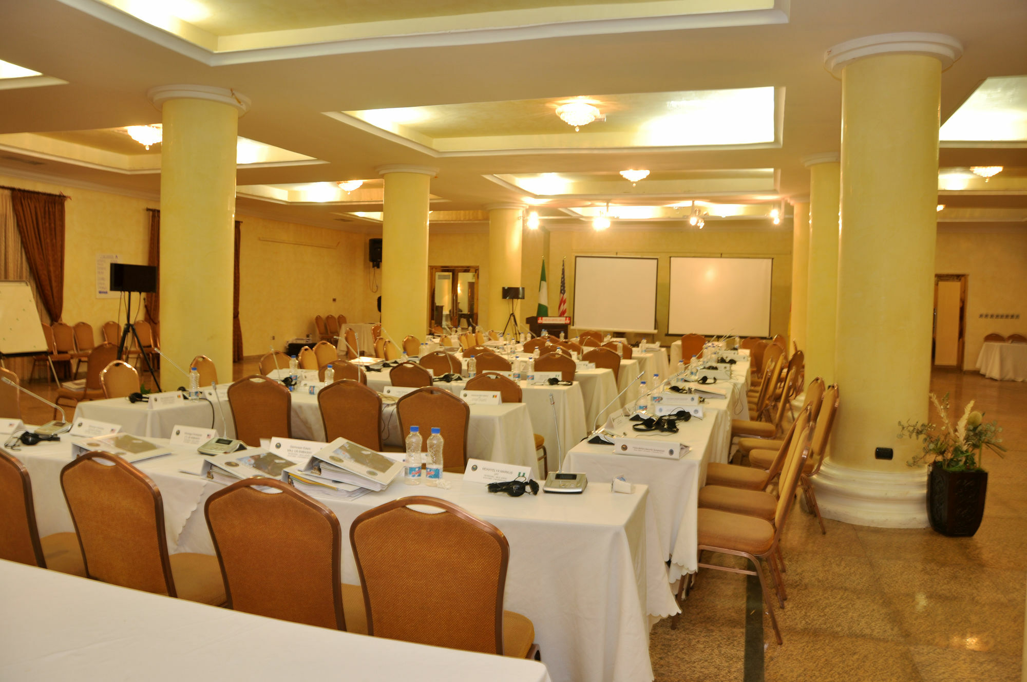 Chelsea Hotel Abuja Exterior foto